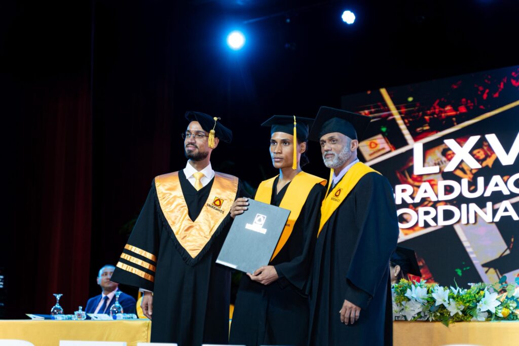 UNIREMHOS gradúa a 637 profesionales y llama a la unidad nacional para impulsar reforma educativa | 6 | UNIREMHOS gradúa a 637 profesionales y llama a la unidad nacional para impulsar reforma educativa - Noticias de hoy en República Dominicana | De Último Minuto