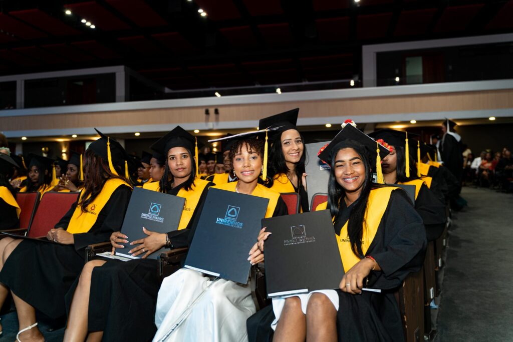 UNIREMHOS gradúa a 637 profesionales y llama a la unidad nacional para impulsar reforma educativa | 5 | UNIREMHOS gradúa a 637 profesionales y llama a la unidad nacional para impulsar reforma educativa - Noticias de hoy en República Dominicana | De Último Minuto