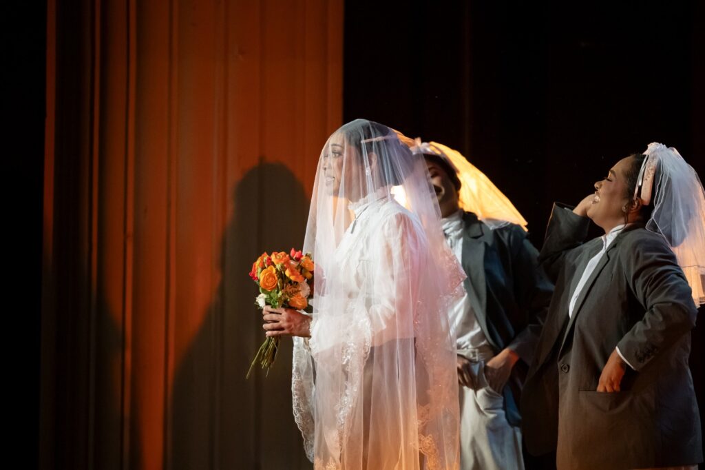 Teatro Rodante de Bellas Artes dio inicio al Mes del Teatro con una brillante puesta en escena de “Aquí a la sombra, Salomé” - Noticias de hoy en República Dominicana | De Último Minuto