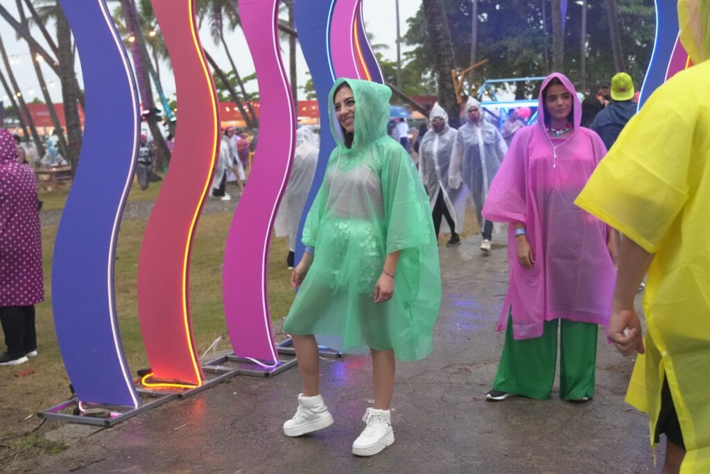 A pesar de la lluvia, la moda se impuso en el festival Isle of Light 2026 | 9 | A pesar de la lluvia, la moda se impuso en el festival Isle of Light 2026 - Noticias de hoy en República Dominicana | De Último Minuto