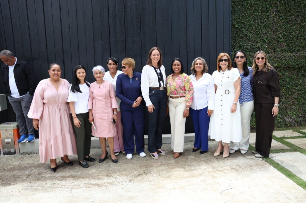 Carolina Mejía recibe contundente respaldo de mujeres líderes en encuentro nacional | 4 | Carolina Mejía recibe contundente respaldo de mujeres líderes en encuentro nacional - Noticias de hoy en República Dominicana | De Último Minuto