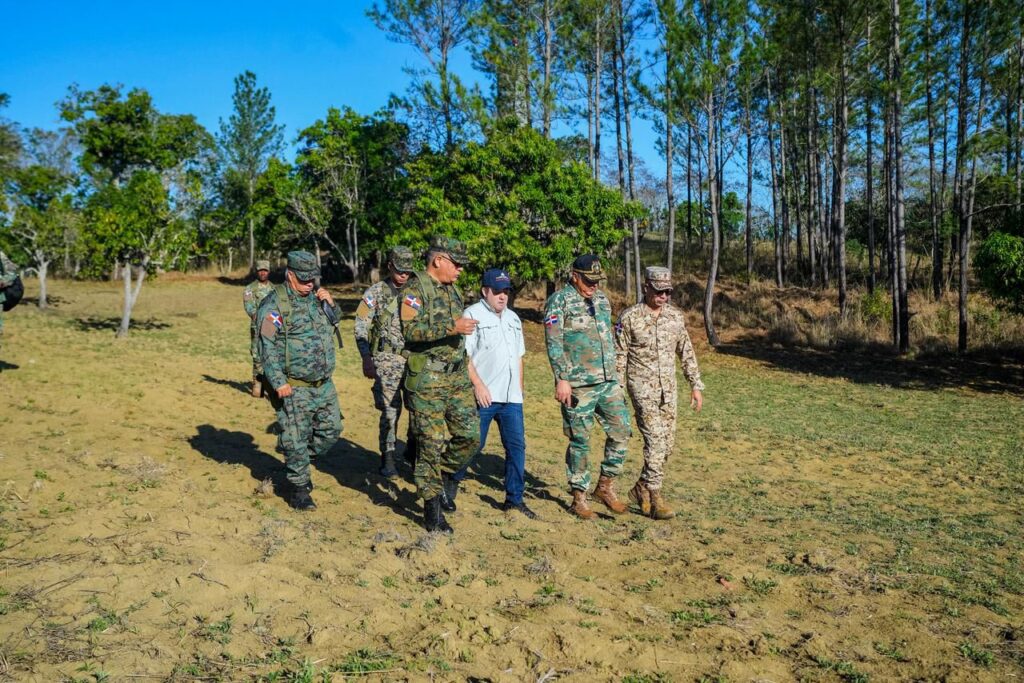 Autoridades realizan recorrido fronterizo en zona norte para fortalecer seguridad y desarrollo comunitario - Noticias de hoy en República Dominicana | De Último Minuto