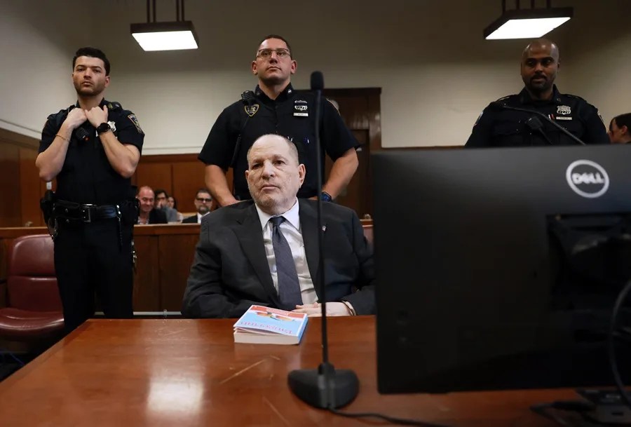 Harvey Weinstein vuelve a defender su inocencia y describe la cárcel como un "infierno"