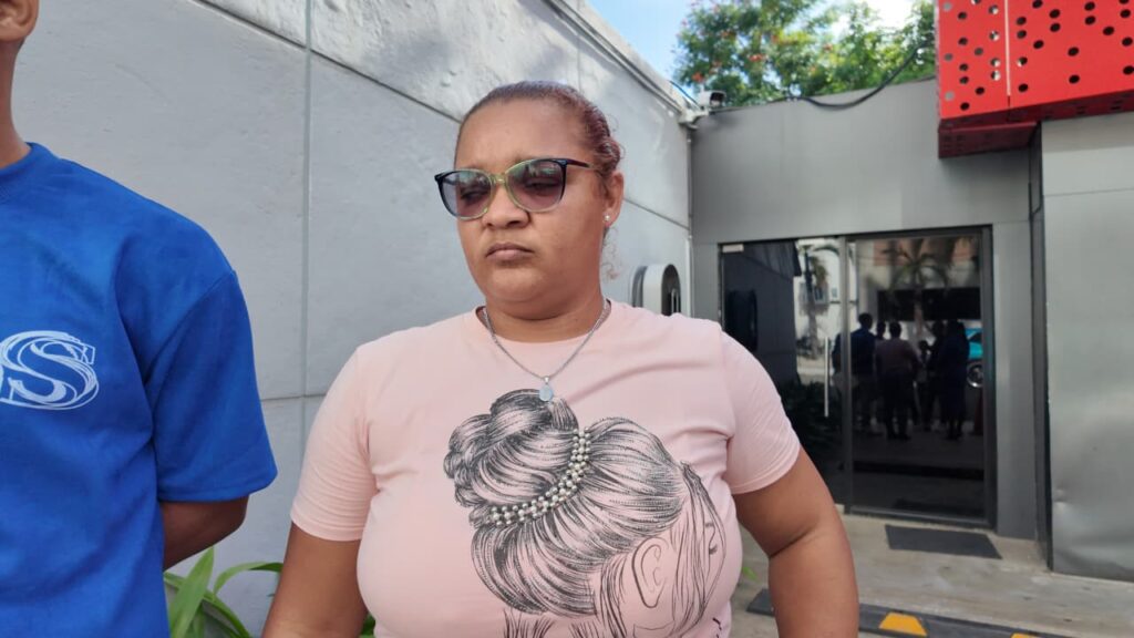 Denuncian presunto abuso policial y agresión contra familia en el sector El Almirante - Noticias de hoy en República Dominicana | De Último Minuto
