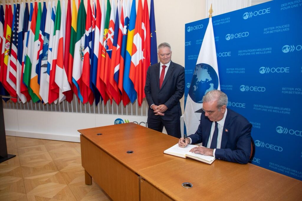 RD formaliza acercamiento a la OCDE con firma de Memorando de Entendimiento | 4 | RD formaliza acercamiento a la OCDE con firma de Memorando de Entendimiento - Noticias de hoy en República Dominicana | De Último Minuto