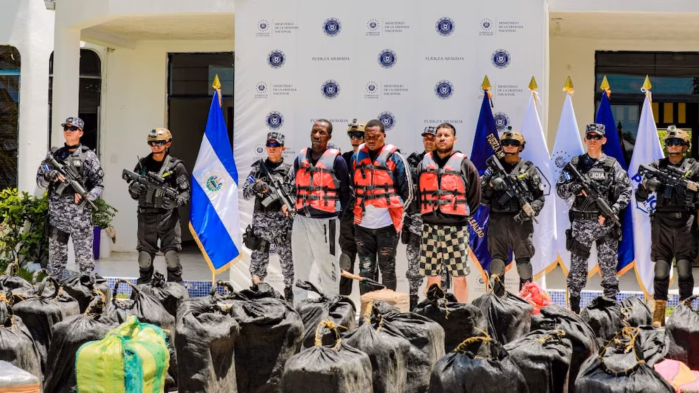 Ecuatorianos y colombiano a quienes se les incautó 3,120 kilos de cocaína en costas salvadoreñas van a juicio | 3 | Ecuatorianos y colombiano a quienes se les incautó 3,120 kilos de cocaína en costas salvadoreñas van a juicio - Noticias de hoy en República Dominicana | De Último Minuto