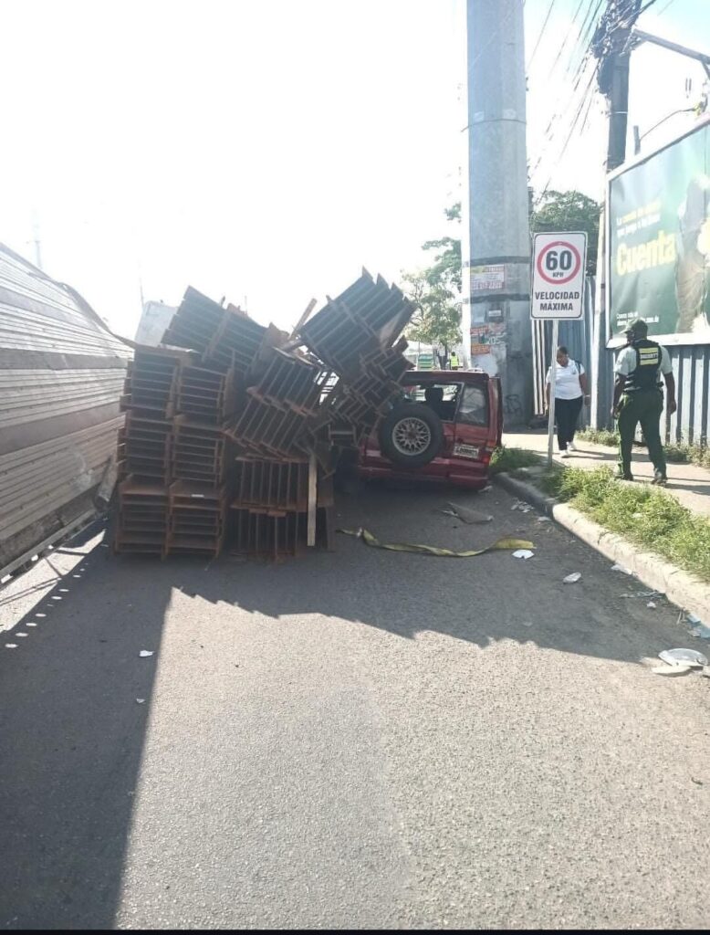 Caos vehicular en el kilómetro 9 de la Autopista Duarte por accidente con patana | 5 | Caos vehicular en el kilómetro 9 de la Autopista Duarte por accidente con patana - Noticias de hoy en República Dominicana | De Último Minuto