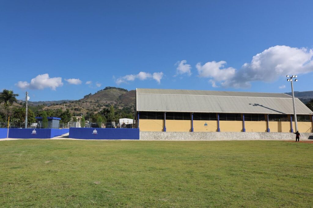 Ministro Kelvin Cruz entrega reconstruido play de Hondo Valle, Elías Piña | 4 | Ministro Kelvin Cruz entrega reconstruido play de Hondo Valle, Elías Piña - Noticias de hoy en República Dominicana | De Último Minuto
