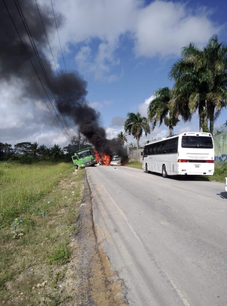 Colisión e incendio de vehículo en La Altagracia deja un muerto y un herido en carretera Otra Banda–Verón - Noticias de hoy en República Dominicana | De Último Minuto