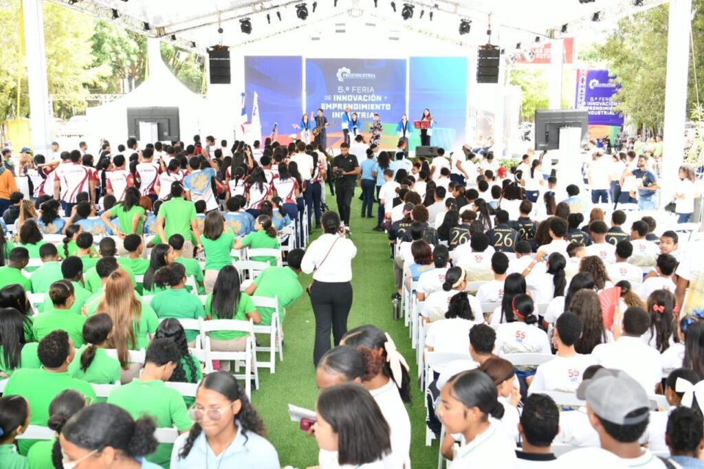 Más de 2,000 estudiantes participan en jornada de actividades de la V Feria de Innovación Industrial en Santiago | 3 | Más de 2,000 estudiantes participan en jornada de actividades de la V Feria de Innovación Industrial en Santiago - Noticias de hoy en República Dominicana | De Último Minuto