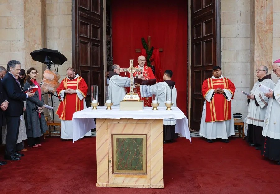 La Policía israelí impide al Patriarca Latino de Jerusalén dar la misa del Domingo de Ramos | 3 | La Policía israelí impide al Patriarca Latino de Jerusalén dar la misa del Domingo de Ramos - Noticias de hoy en República Dominicana | De Último Minuto