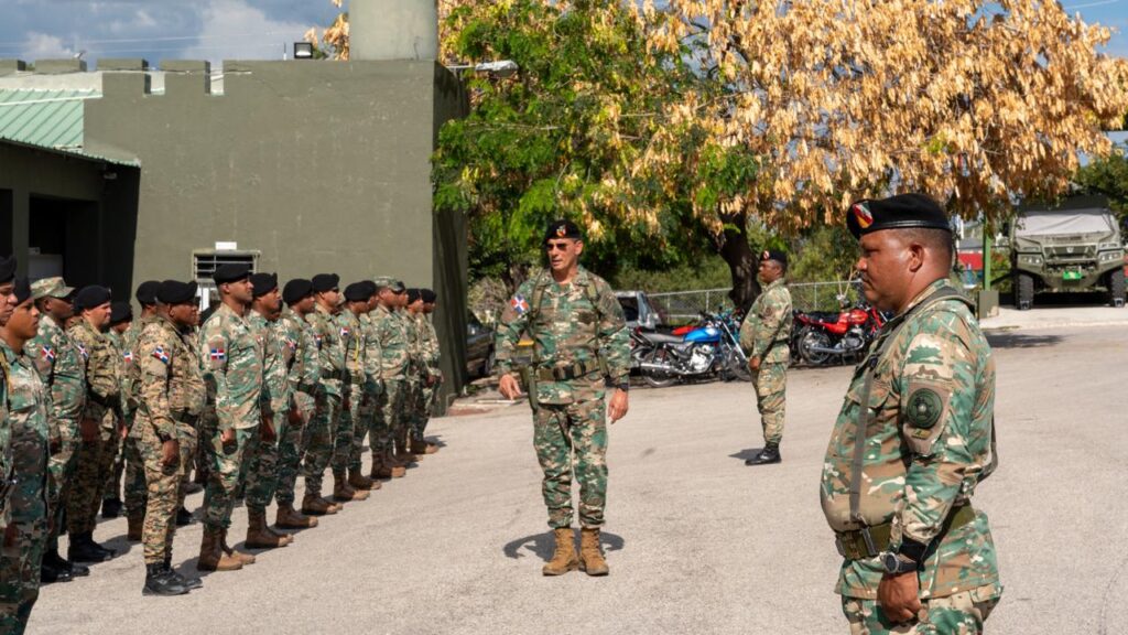 Comandante del Ejército realiza recorrido por unidades de la 5ta. Brigada de Infantería - Noticias de hoy en República Dominicana | De Último Minuto