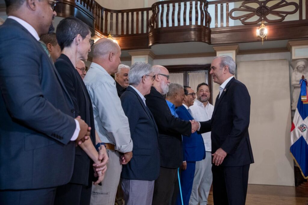 Abinader juramenta comité gestor del Observatorio Ambiental | 2 | Abinader juramenta comité gestor del Observatorio Ambiental - Noticias de hoy en República Dominicana | De Último Minuto