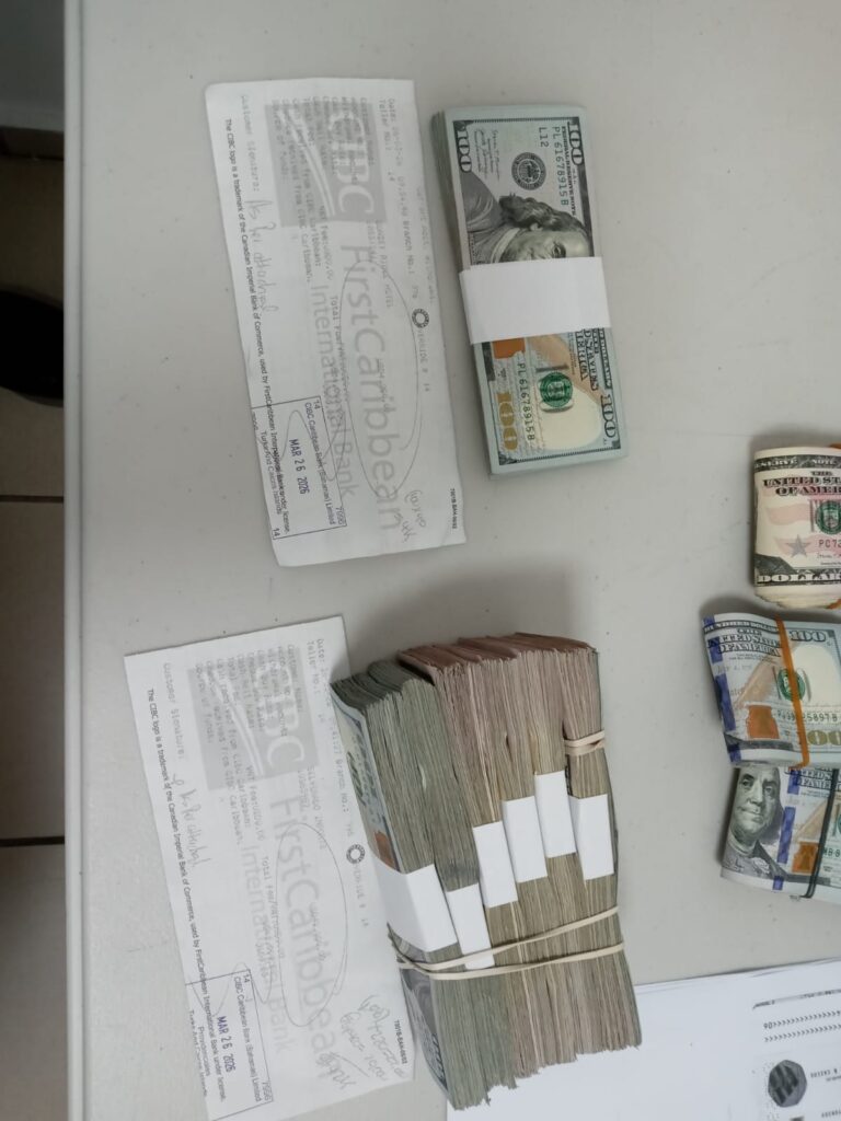 Aduanas detecta divisas no declaradas en aeropuertos, reteniendo más de US$400 mil en menos de una semana - Noticias de hoy en República Dominicana | De Último Minuto