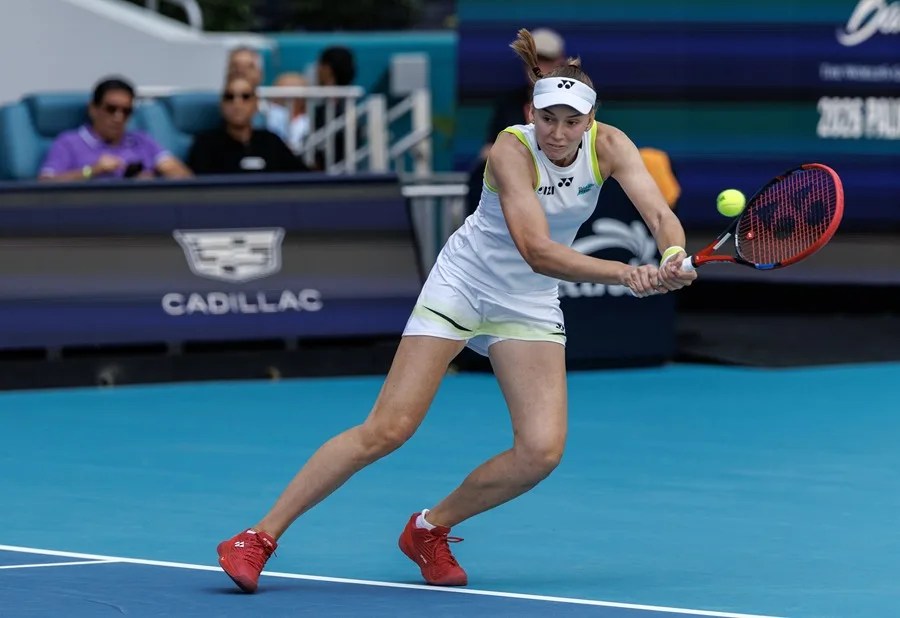 Aryna Sabalenka accede a la final del Open de Miami tras batir a Rybakina y roza el ‘Sunshine Double’ | 2 | Aryna Sabalenka accede a la final del Open de Miami tras batir a Rybakina y roza el 'Sunshine Double'