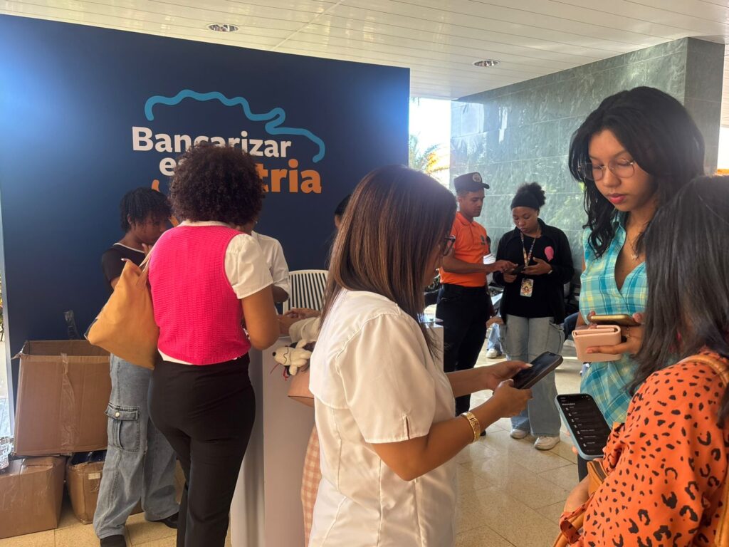 Banco de Reservas realiza jornada de bancarización en la UASD - Noticias de hoy en República Dominicana | De Último Minuto