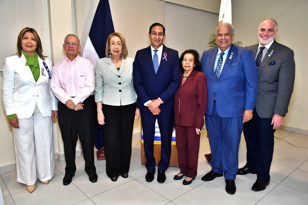 Clubes Rotarios Bella Vista y Mirador promueven el pensamiento crítico con magistral conferencia del analista Iván Gatón - Noticias de hoy en República Dominicana | De Último Minuto