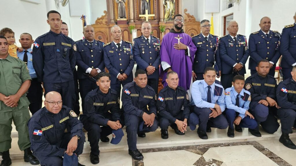Cuerpo de Bomberos de Bonao celebra su día con misa, reconocimientos y ascensos | 2 | Cuerpo de Bomberos de Bonao celebra su día con misa, reconocimientos y ascensos - Noticias de hoy en República Dominicana | De Último Minuto