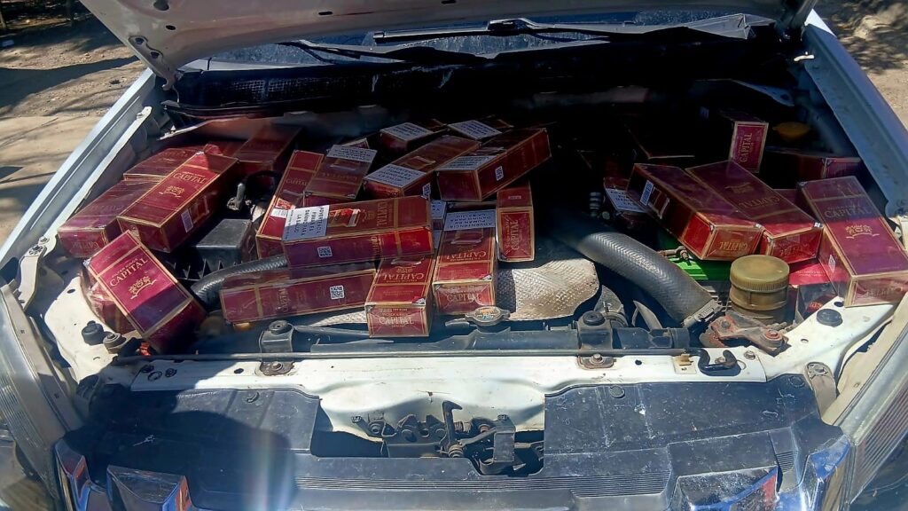 Ejército detiene hombre con 93,000 cigarrillos de contrabando ocultos en camioneta | 2 | Ejército detiene hombre con 93,000 cigarrillos de contrabando ocultos en camioneta - Noticias de hoy en República Dominicana | De Último Minuto