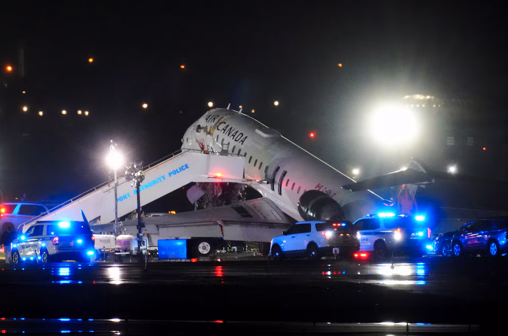Encuentran la caja negra del avión de Air Canada Express y revelan minuto a minuto el caos previo al choque en LaGuardia | 2 | Encuentran la caja negra del avión de Air Canada Express y revelan minuto a minuto el caos previo al choque en LaGuardia - Noticias de hoy en República Dominicana | De Último Minuto