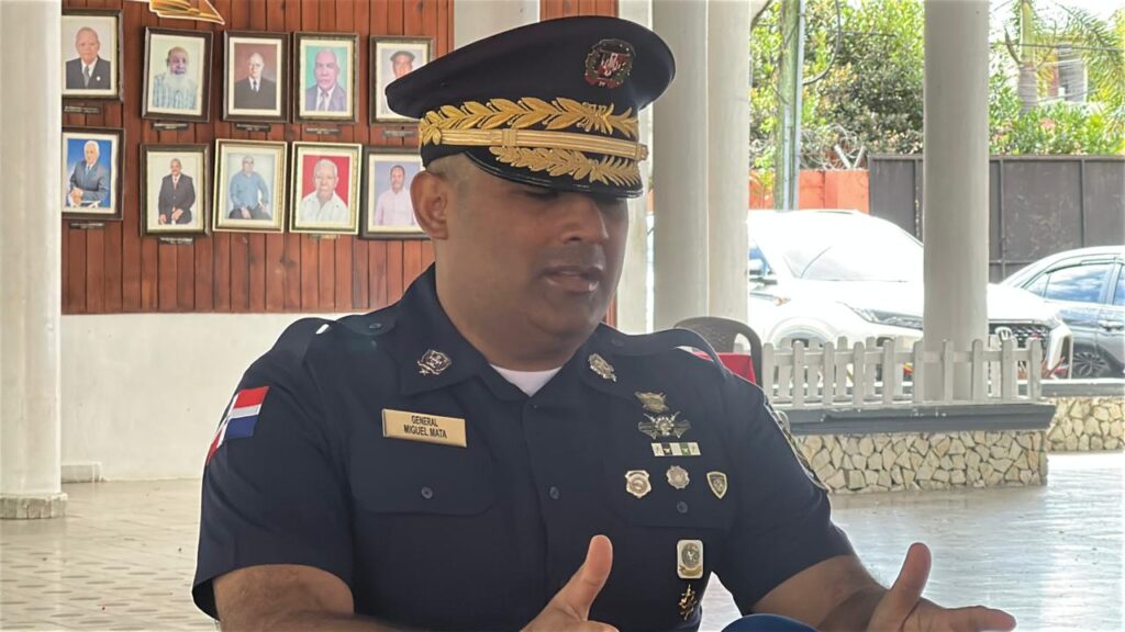 General Miguel Mata Rodríguez se reúne con periodistas de Bonao y dialogan sobre seguridad y trabajo policial - Noticias de hoy en República Dominicana | De Último Minuto