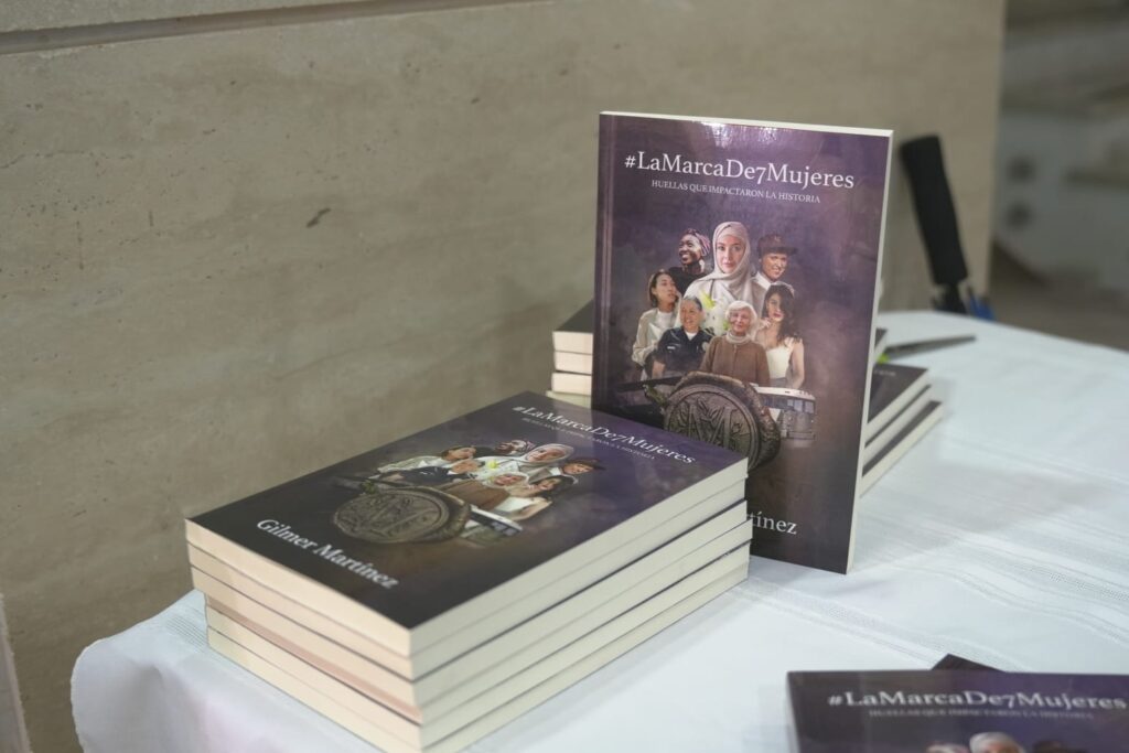 Gilmer Martínez presenta su libro “La Marca de Siete Mujeres” y resalta el valor histórico y espiritual de la mujer - Noticias de hoy en República Dominicana | De Último Minuto