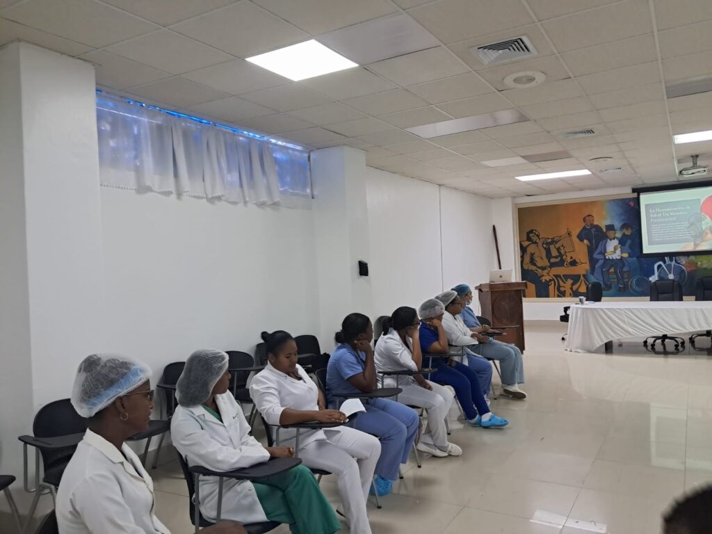 Hospital Regional Taiwán fortalece la humanización en los servicios de salud con capacitación a su personal - Noticias de hoy en República Dominicana | De Último Minuto