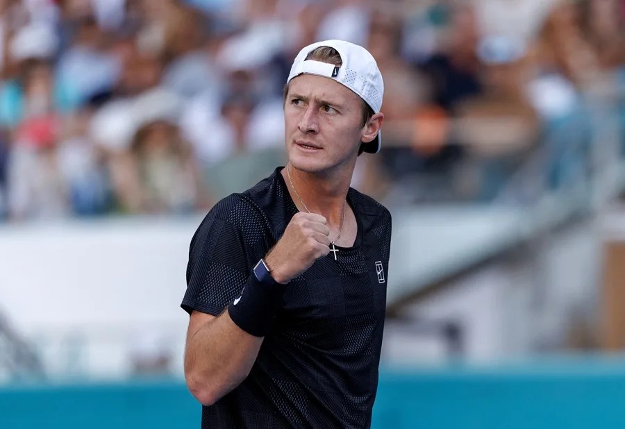 Korda da en la diana de Alcaraz y lo elimina en tercera ronda de Miami | 2 | Alcaraz Korda