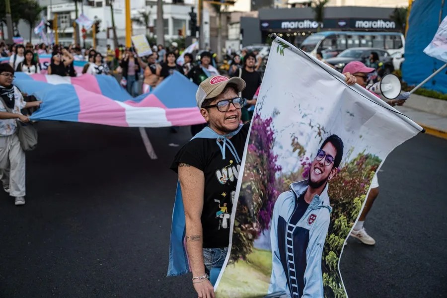 La primera marcha trans de Perú alza la voz ante las «políticas medievales» y la estigmatización | 2 | Perú marcha trans