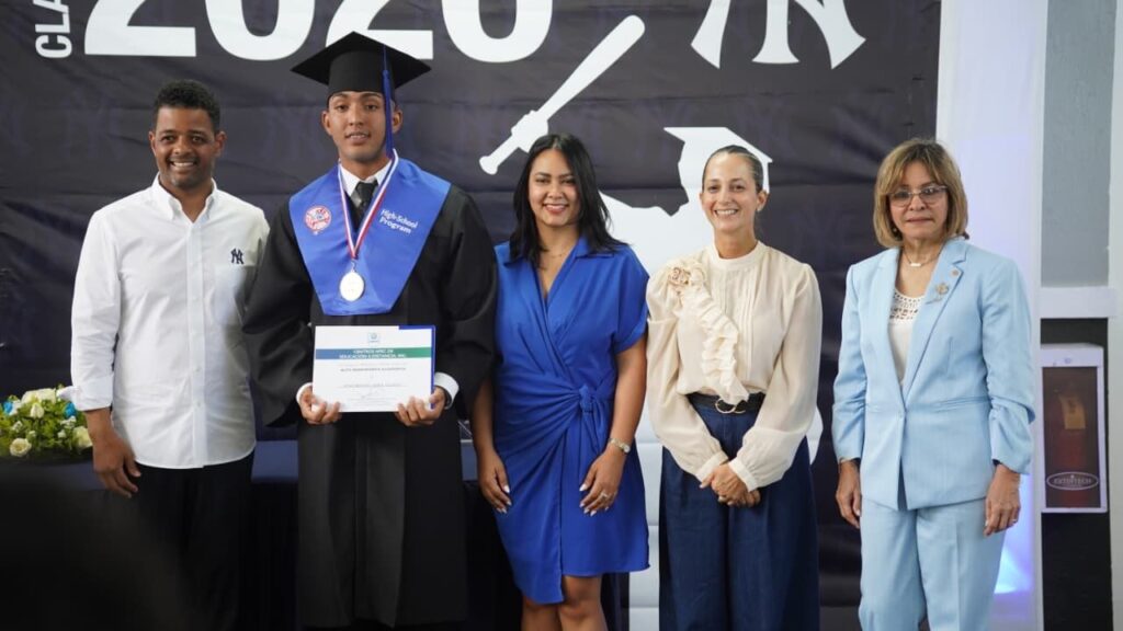 Los Yankees celebran graduación de prospectos y refuerzan compromiso con la educación integral en RD - Noticias de hoy en República Dominicana | De Último Minuto