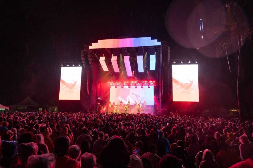 Más de seis mil fanáticos celebran los 10 años de Isle of Light - Noticias de hoy en República Dominicana | De Último Minuto