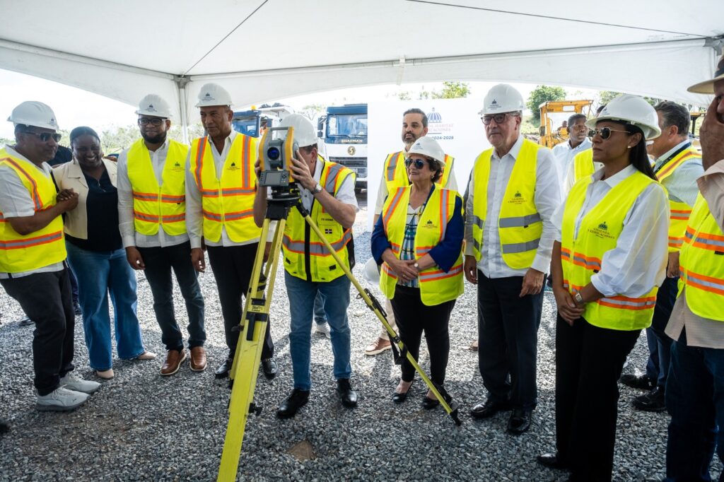 Ministro Ito Bisonó deja iniciada la construcción del Centro de Corrección y Rehabilitación de El Seibo - Noticias de hoy en República Dominicana | De Último Minuto