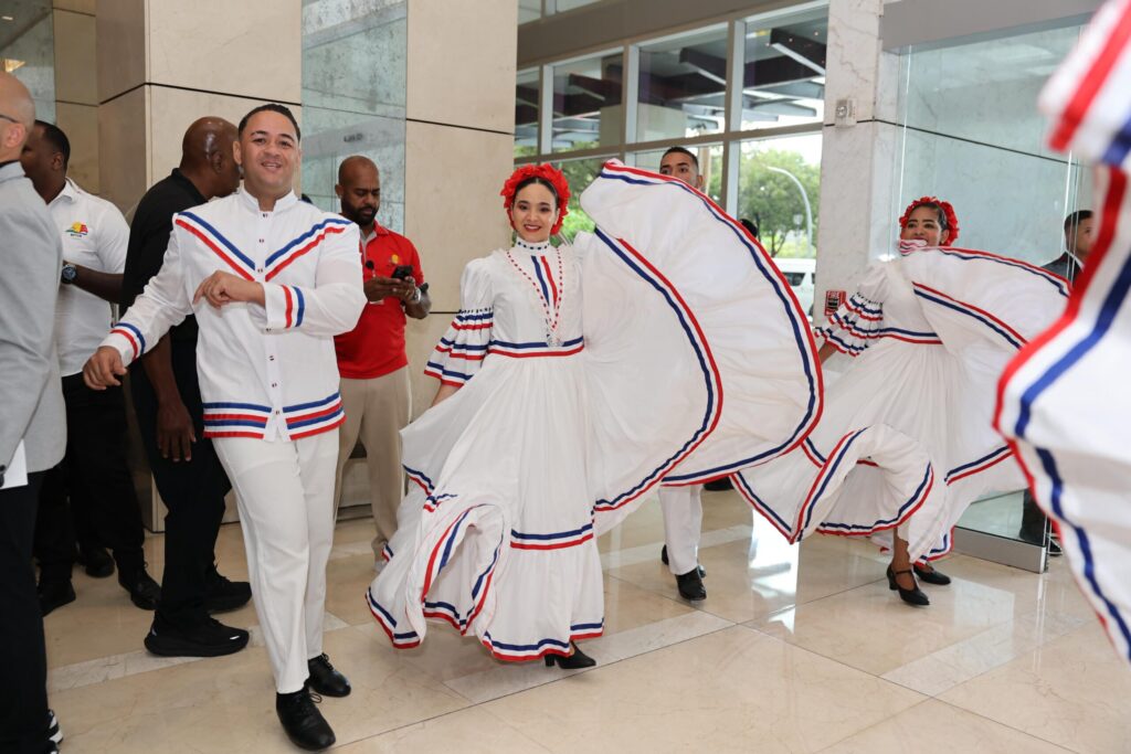 Ministro Kelvin Cruz da bienvenida al equipo dominicano del Clásico Mundial de Béisbol - Noticias de hoy en República Dominicana | De Último Minuto