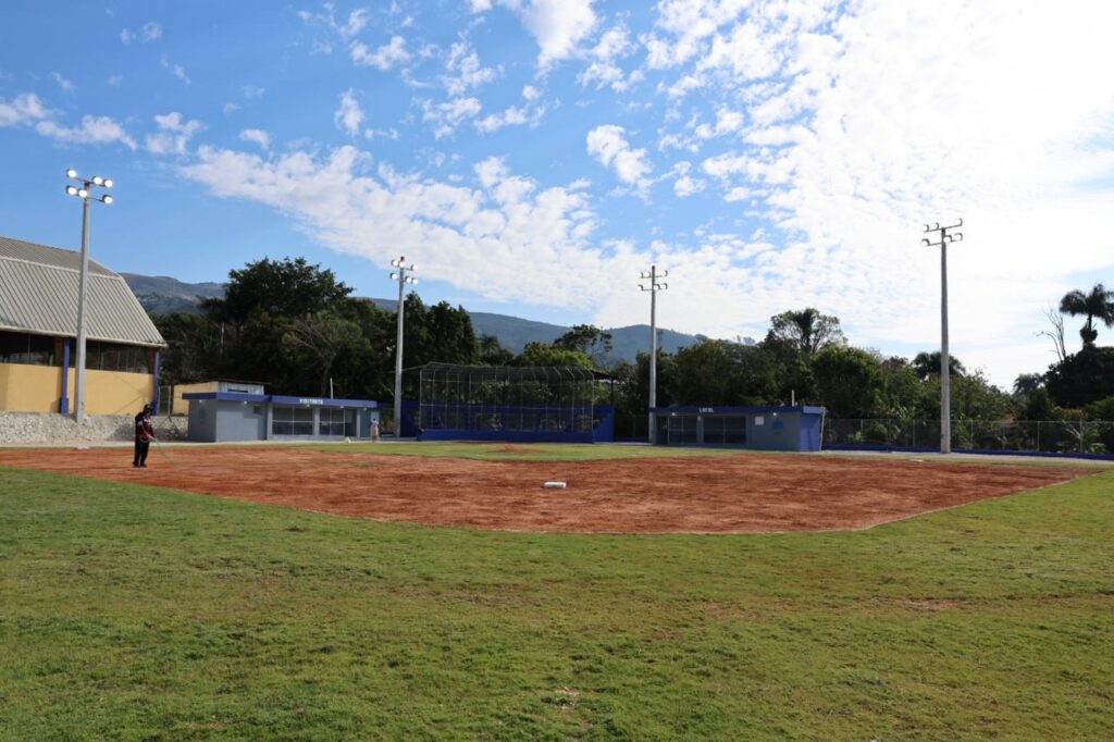 Ministro Kelvin Cruz entrega reconstruido play de Hondo Valle, Elías Piña | 2 | Ministro Kelvin Cruz entrega reconstruido play de Hondo Valle, Elías Piña - Noticias de hoy en República Dominicana | De Último Minuto