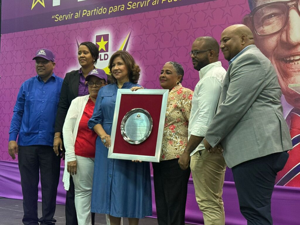 PLD reconoce legado social de Danilo y Margarita en celebración del Día de las Juntas de Vecinos | 2 | PLD reconoce legado social de Danilo y Margarita en celebración del Día de las Juntas de Vecinos - Noticias de hoy en República Dominicana | De Último Minuto
