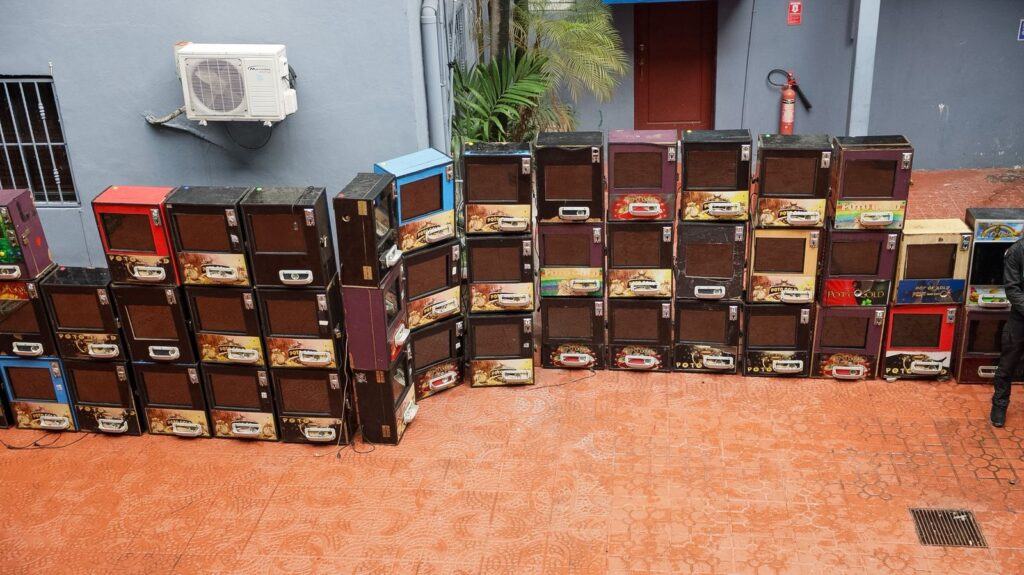 Policía Nacional incauta drogas, armas, vehículos y más de 100 máquinas tragamonedas en el DN - Noticias de hoy en República Dominicana | De Último Minuto