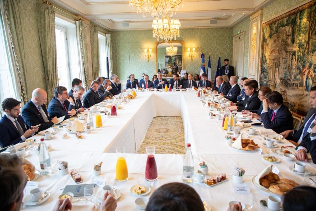 Presidente Abinader se reúne con empresarios franceses que reconocen a RD como su principal destino de inversión en el Caribe | 2 | Presidente Abinader se reúne con empresarios franceses que reconocen a RD como su principal destino de inversión en el Caribe - Noticias de hoy en República Dominicana | De Último Minuto