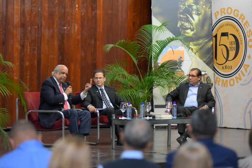 Reabren en Santiago el debate sobre Pedro Santana: ¿debe seguir en el Panteón Nacional? | 2 | Reabren en Santiago el debate sobre Pedro Santana: ¿debe seguir en el Panteón Nacional? - Noticias de hoy en República Dominicana | De Último Minuto