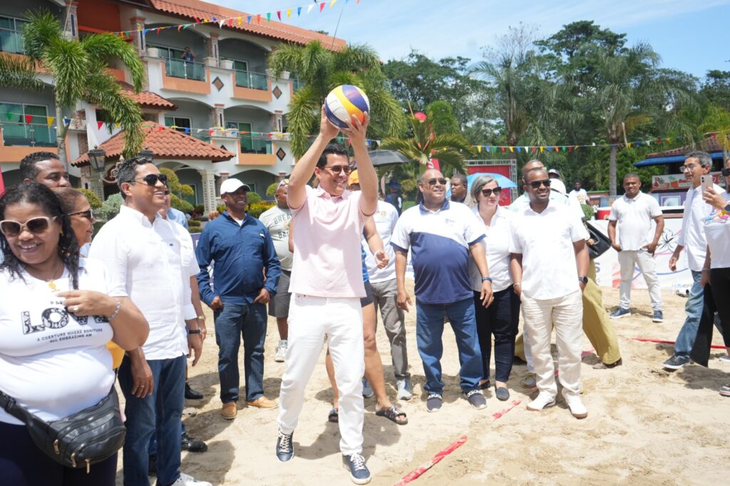 Arranca torneo de voleibol playero 3 para 3 del Festival Deportivo Hato Mayor-Vicentillo Semana Santa 2026