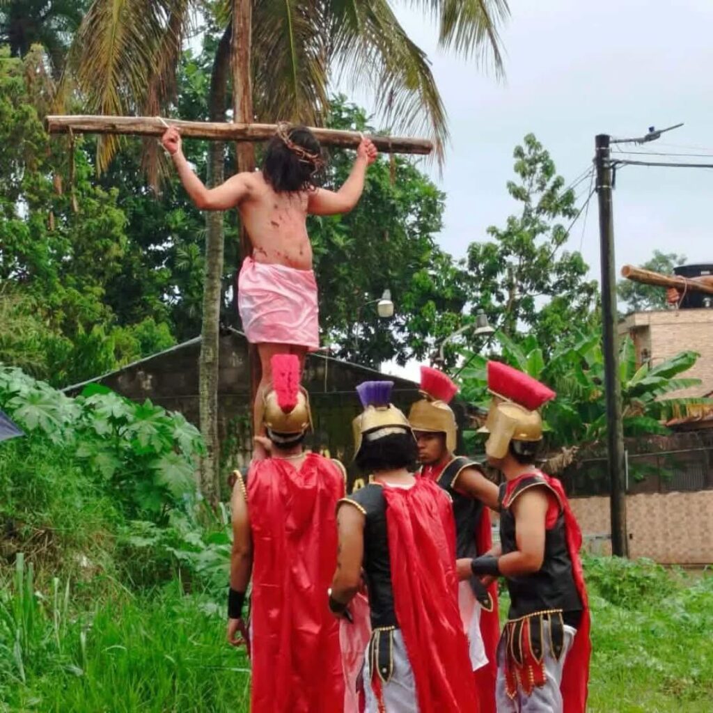 Conmovedora dramatización de la Pasión de Cristo impacta a fieles en Bonao | 5 | Conmovedora dramatización de la Pasión de Cristo impacta a fieles en Bonao