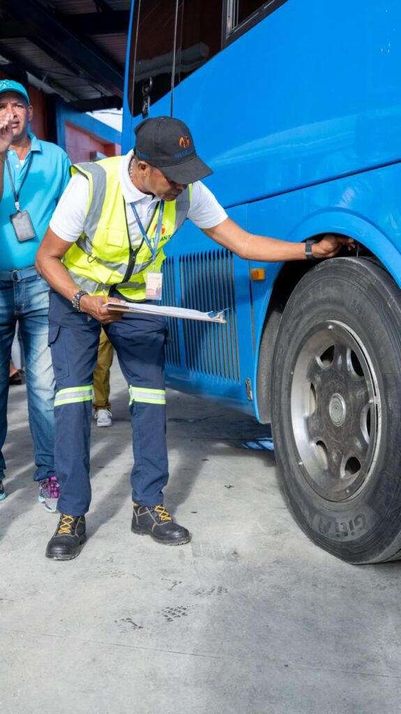 INTRANT realiza 8,084 inspecciones técnicas en paradas de autobuses y detecta 3,900 fallas | 4 | INTRANT realiza 8,084 inspecciones técnicas en paradas de autobuses y detecta 3,900 fallas - Noticias de hoy en República Dominicana | De Último Minuto