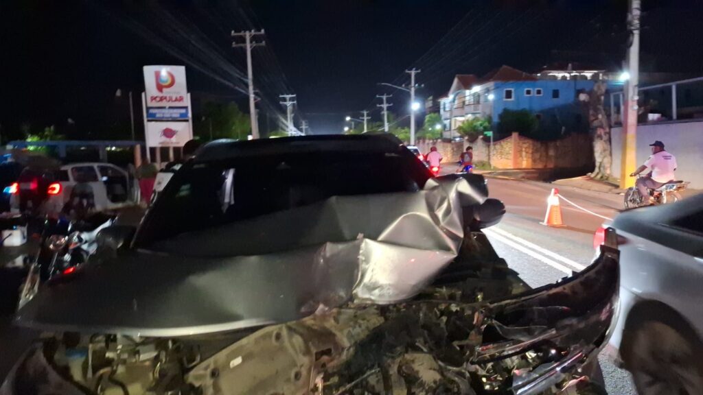 Accidente entre carro y guagua involucra a integrantes de un grupo de gagá en Villa Hermosa - Noticias de hoy en República Dominicana | De Último Minuto