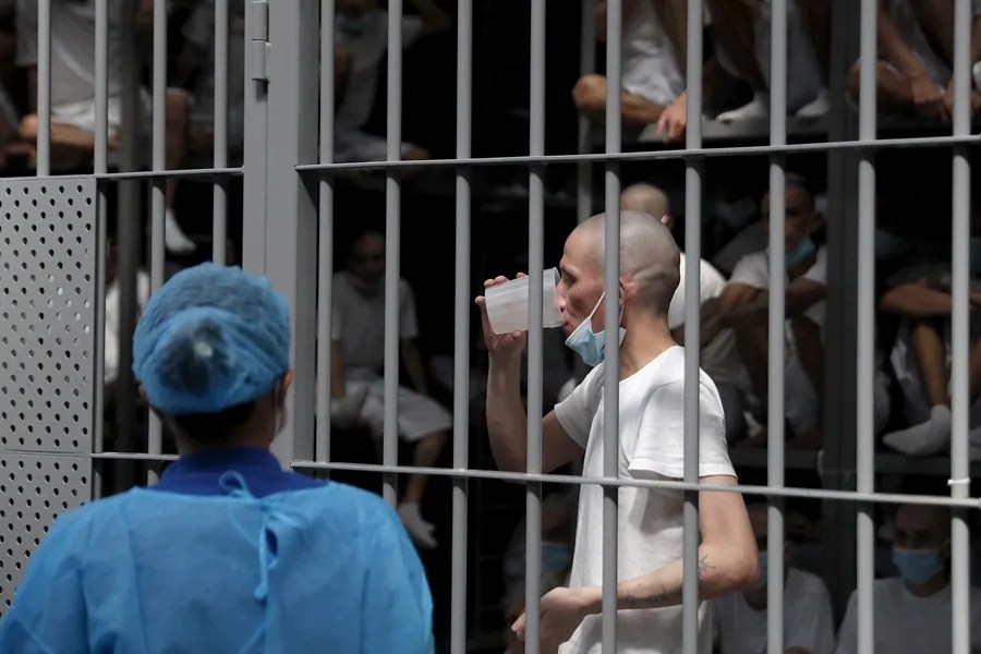 Petro dice que cárceles de El Salvador son «campos de concentración de población civil» | 3 | El Salvador Petro cárceles