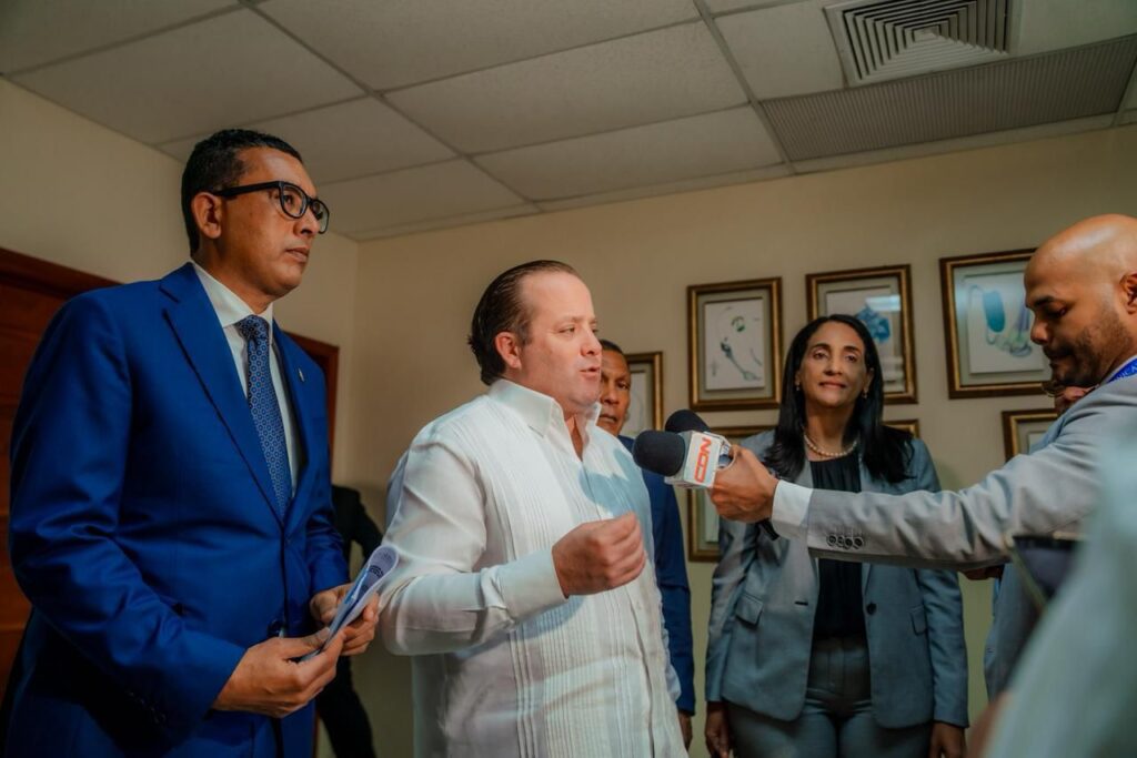 Paliza participa en comisión que estudia ley contra financiamiento ilícito - Noticias de hoy en República Dominicana | De Último Minuto