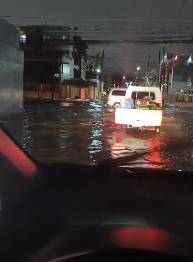 Intensas lluvias provocan inundaciones urbanas en el Gran Santo Domingo y DN, este miércoles - Noticias de hoy en República Dominicana | De Último Minuto