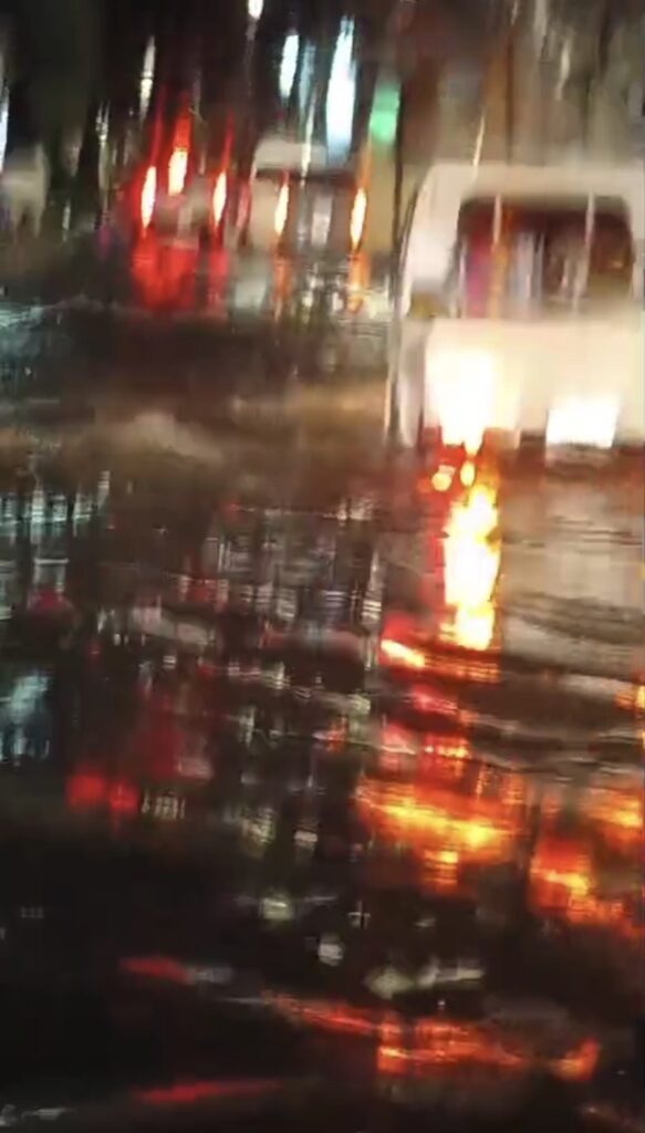 Intensas lluvias provocan inundaciones urbanas en el Gran Santo Domingo y DN, este miércoles - Noticias de hoy en República Dominicana | De Último Minuto