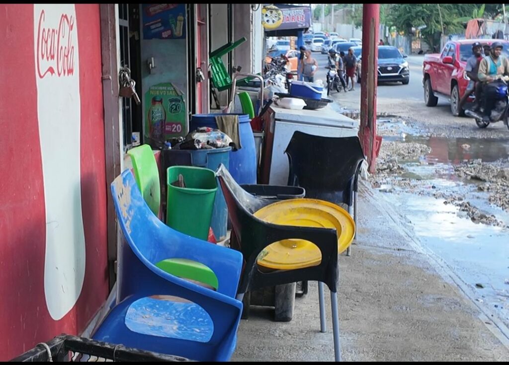 "Nos toca empezar desde 0"; Comerciante de Los Girasoles afirma pérdidas por lluvias ascienden a RD$145 mil pesos - Noticias de hoy en República Dominicana | De Último Minuto