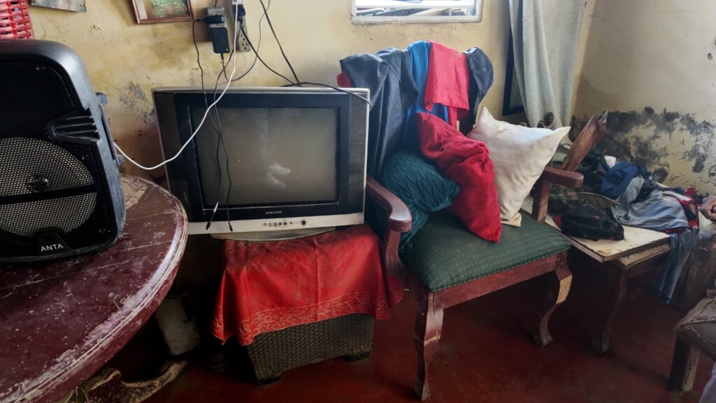 Residentes de Los Girasoles I claman por soluciones tras inundaciones productos del desbordamiento de cañada | 6 | Residentes de Los Girasoles I claman por soluciones tras inundaciones productos del desbordamiento de cañada - Noticias de hoy en República Dominicana | De Último Minuto