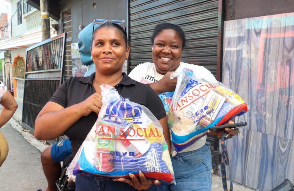 Diputado Aldo Adón lleva asistencia a familias afectadas por lluvias en Nuevo Amanecer | 5 | Diputado Aldo Adón lleva asistencia a familias afectadas por lluvias en Nuevo Amanecer - Noticias de hoy en República Dominicana | De Último Minuto
