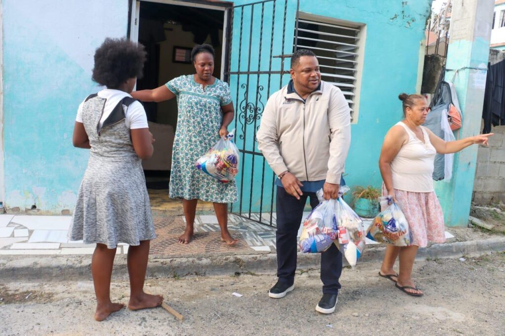 Diputado Aldo Adón lleva asistencia a familias afectadas por lluvias en Nuevo Amanecer | 6 | Diputado Aldo Adón lleva asistencia a familias afectadas por lluvias en Nuevo Amanecer - Noticias de hoy en República Dominicana | De Último Minuto